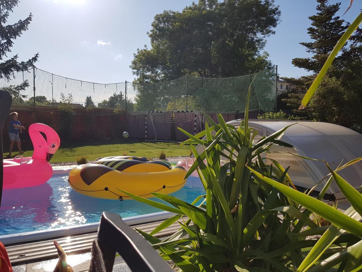 Pool & Lake Holiday Home Markkleeberg Exterior photo
